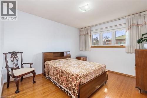 33 Orlanda Road, Hamilton, ON - Indoor Photo Showing Bedroom