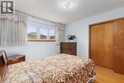 33 Orlanda Road, Hamilton, ON - Indoor Photo Showing Bedroom