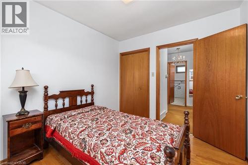 33 Orlanda Road, Hamilton, ON - Indoor Photo Showing Bedroom