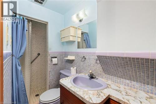 33 Orlanda Road, Hamilton, ON - Indoor Photo Showing Bathroom