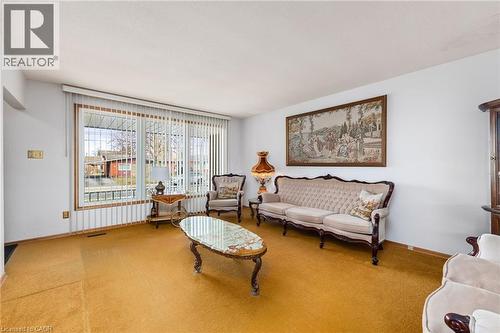 33 Orlanda Road, Hamilton, ON - Indoor Photo Showing Living Room