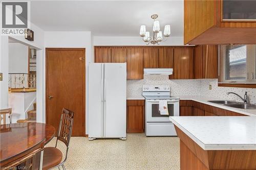 33 Orlanda Road, Hamilton, ON - Indoor Photo Showing Kitchen With Double Sink