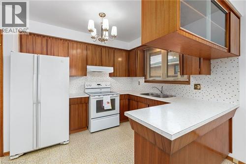 33 Orlanda Road, Hamilton, ON - Indoor Photo Showing Kitchen With Double Sink