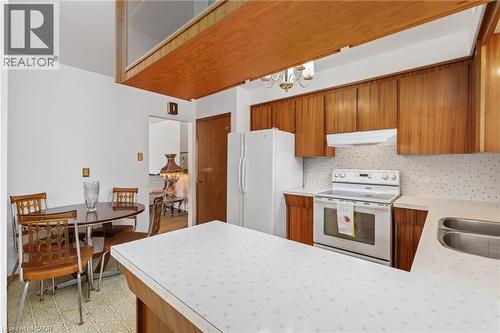 33 Orlanda Road, Hamilton, ON - Indoor Photo Showing Kitchen With Double Sink