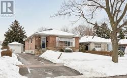 23 HELMSDALE CRESCENT  Toronto, ON M9V 3X8