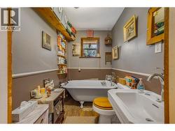 Main Bathroom - 