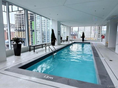 Piscine - 1301-1155 Rue De La Montagne, Montréal (Ville-Marie), QC - Indoor Photo Showing Other Room With In Ground Pool