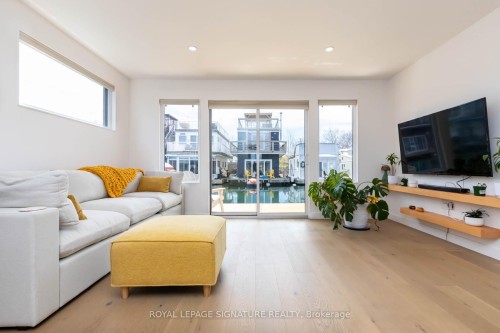E65-7 Brimley Road S, Toronto, ON - Indoor Photo Showing Living Room