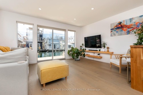 E65-7 Brimley Road S, Toronto, ON - Indoor Photo Showing Living Room