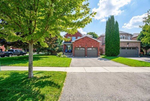 165 Bonny Meadows Drive  Aurora, ON L4G 6N1