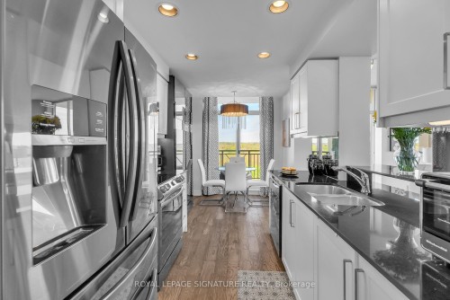 905-1101 Leslie Street, Toronto, ON - Indoor Photo Showing Kitchen With Double Sink With Upgraded Kitchen