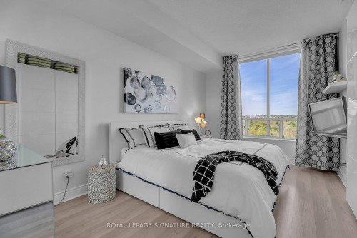905-1101 Leslie Street, Toronto, ON - Indoor Photo Showing Bedroom