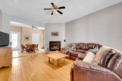 Salon - 750 Rue Maple, Prévost, QC - Indoor Photo Showing Living Room With Fireplace