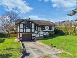 891 Lavender Ave Saanich, BC V8Z 2M6