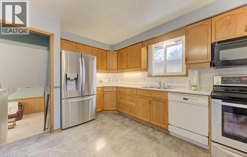 612 Green Meadow Crescent, Waterloo, ON - Indoor Photo Showing Kitchen With Double Sink