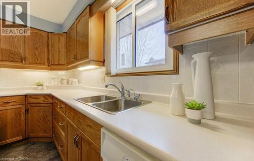 612 Green Meadow Crescent, Waterloo, ON - Indoor Photo Showing Kitchen With Double Sink