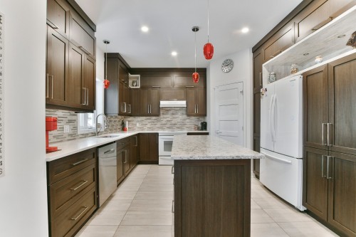 Cuisine - 2592 Rue Robindaine, L'Assomption, QC - Indoor Photo Showing Kitchen With Upgraded Kitchen