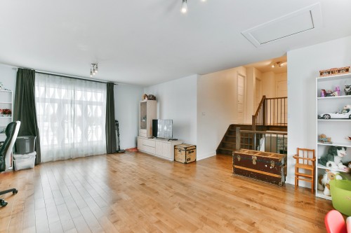 Salle familiale - 2592 Rue Robindaine, L'Assomption, QC - Indoor Photo Showing Living Room