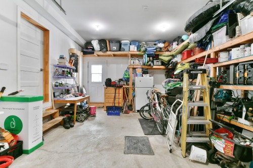 Garage - 2592 Rue Robindaine, L'Assomption, QC - Indoor Photo Showing Garage