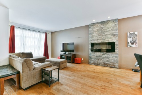 Salon - 2592 Rue Robindaine, L'Assomption, QC - Indoor Photo Showing Living Room With Fireplace