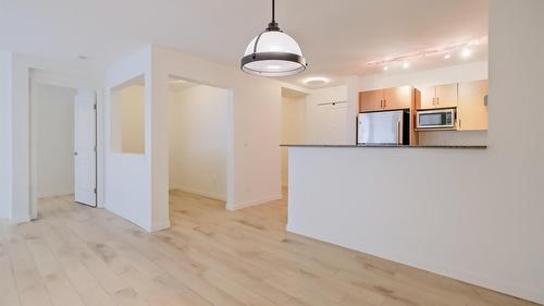 202-571 Yates Road  Kelowna, BC V1V 2V5