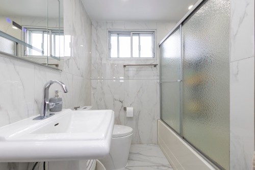 Bathroom - 10701  - 10705 Av. Brunet, Montréal (Montréal-Nord), QC - Indoor Photo Showing Bathroom