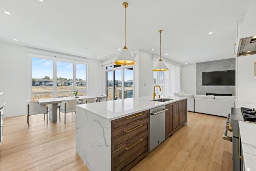 Kitchen - 283 Rue De L'Aigle, Carignan, QC - Indoor Photo Showing Kitchen With Upgraded Kitchen