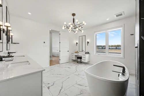 Master Bathroom - 283 Rue De L'Aigle, Carignan, QC - Indoor Photo Showing Bathroom