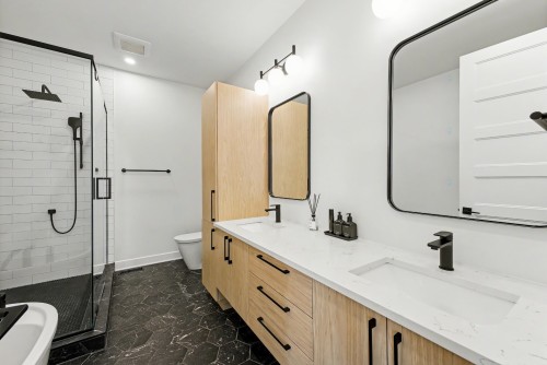Bathroom - 283 Rue De L'Aigle, Carignan, QC - Indoor Photo Showing Bathroom