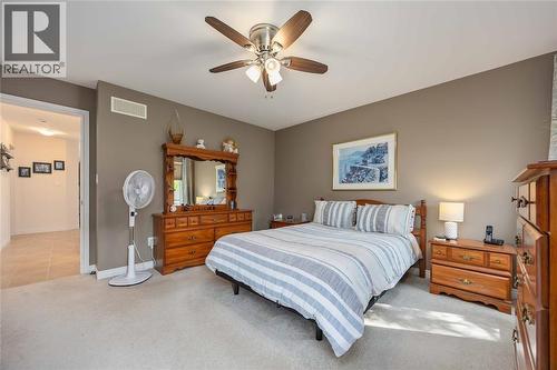 5700 Blackwell Sideroad Unit# 143, Sarnia, ON - Indoor Photo Showing Bedroom