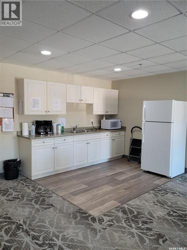 304 928 Heritage View, Saskatoon, SK - Indoor Photo Showing Kitchen With Double Sink