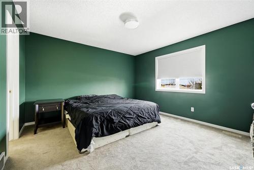 1368 Maple Leaf Crescent N, Regina, SK - Indoor Photo Showing Bedroom