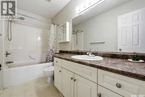 1368 Maple Leaf Crescent N, Regina, SK - Indoor Photo Showing Bathroom