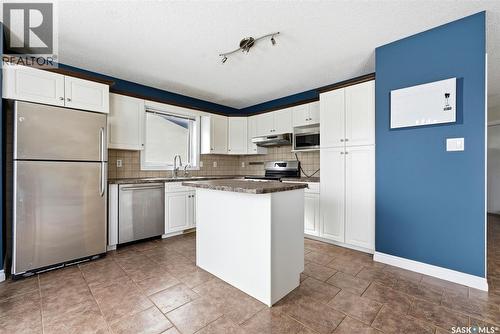 1368 Maple Leaf Crescent N, Regina, SK - Indoor Photo Showing Kitchen With Upgraded Kitchen