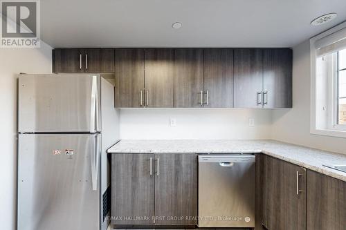 2532 Bromus Path, Oshawa, ON - Indoor Photo Showing Kitchen