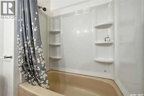3 4341 Rae Street, Regina, SK - Indoor Photo Showing Bathroom