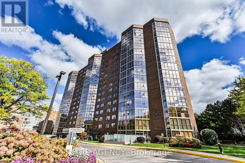 306 - 20 BAIF BOULEVARD  Richmond Hill, ON L4C 8T1