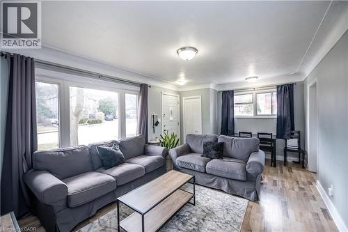 62 Harold Court, Hamilton, ON - Indoor Photo Showing Living Room