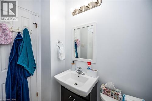62 Harold Court, Hamilton, ON - Indoor Photo Showing Bathroom