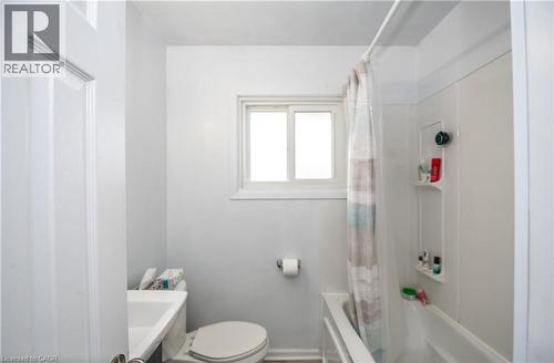 62 Harold Court, Hamilton, ON - Indoor Photo Showing Bathroom