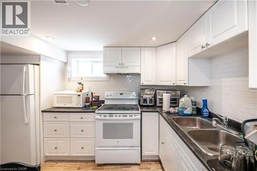 62 Harold Court, Hamilton, ON - Indoor Photo Showing Kitchen With Double Sink