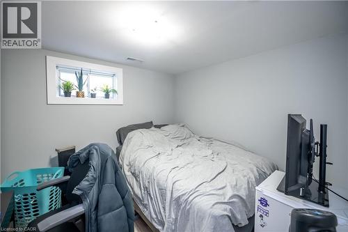 62 Harold Court, Hamilton, ON - Indoor Photo Showing Bedroom