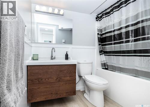 1313 Elevator Road, Saskatoon, SK - Indoor Photo Showing Bathroom