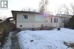 61 Bannister AVENUE  Regina, SK S4R 5K8