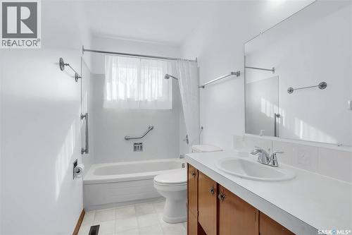 90 Bence Crescent, Saskatoon, SK - Indoor Photo Showing Bathroom