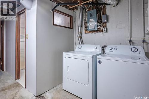 90 Bence Crescent, Saskatoon, SK - Indoor Photo Showing Laundry Room