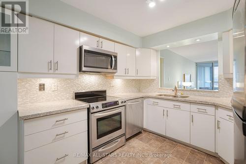 817 - 25 Austin Drive, Markham, ON - Indoor Photo Showing Kitchen