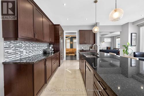 122 Burns Boulevard, King, ON - Indoor Photo Showing Kitchen With Double Sink With Upgraded Kitchen