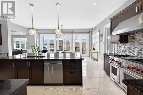 122 Burns Boulevard, King, ON - Indoor Photo Showing Kitchen With Double Sink With Upgraded Kitchen