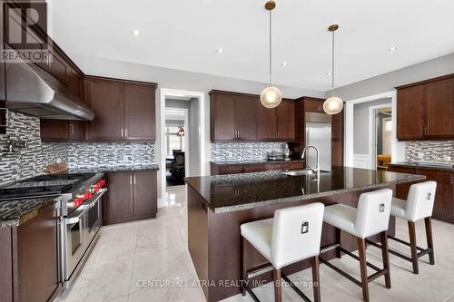 122 Burns Boulevard, King, ON - Indoor Photo Showing Kitchen With Upgraded Kitchen